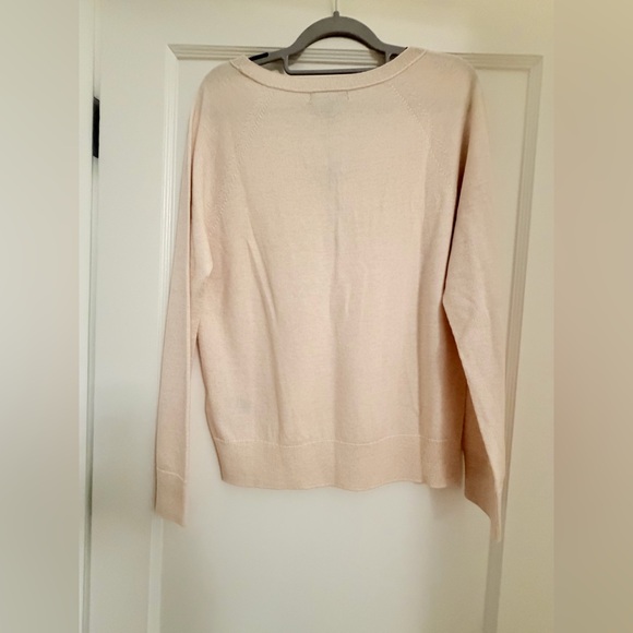 Banana Republic Women's Merino Wool Cream V-Neck Sweater - Picture 2 of 7
